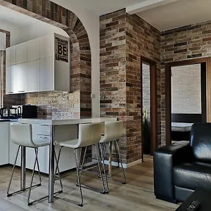 Queen East Apartment Verona